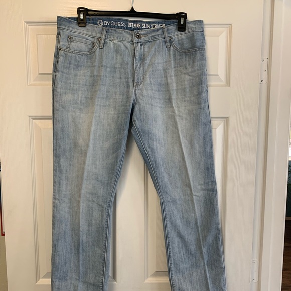 Selling a pair of G by Guess Jeans - Picture 1 of 4